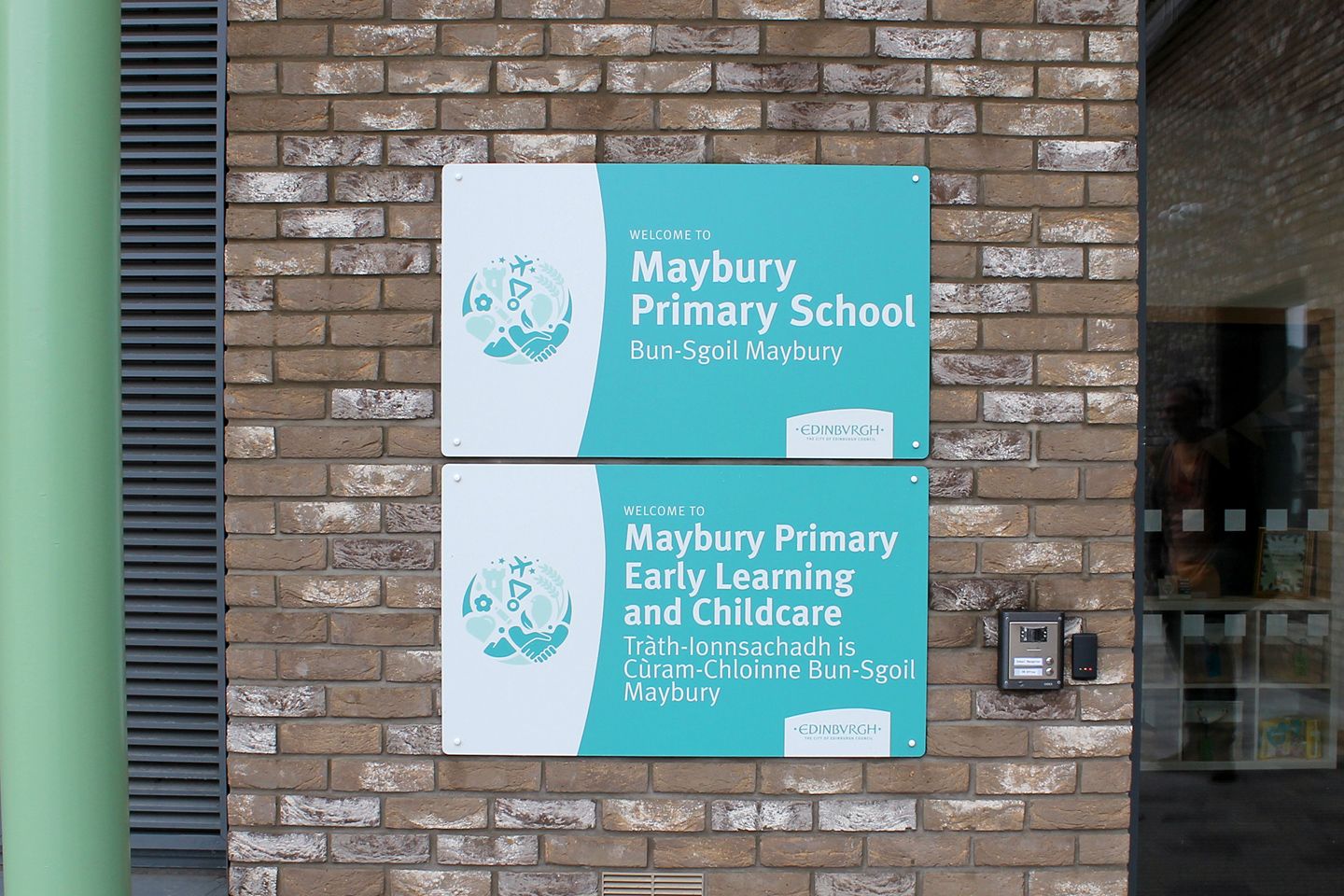 Maybury-Primary-School-sign-1-1440x960-16K