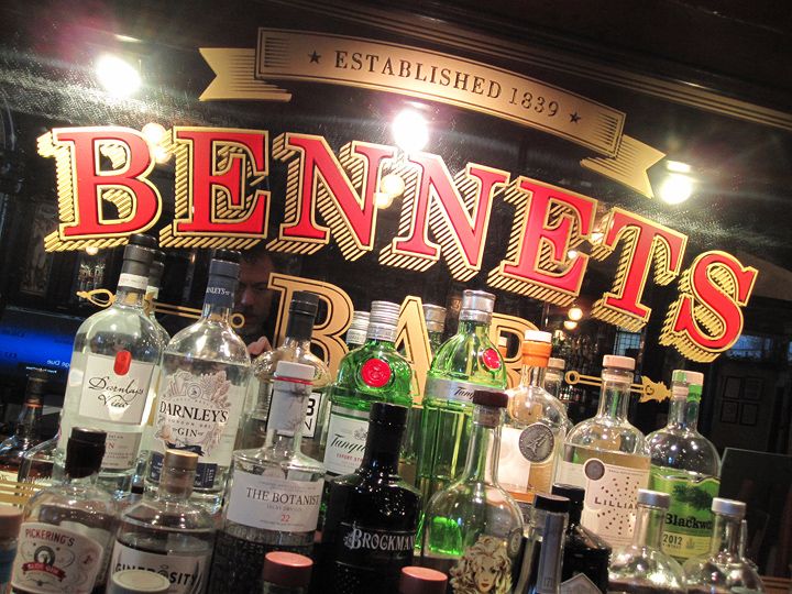 BennetsBar_mirror_photo_16K