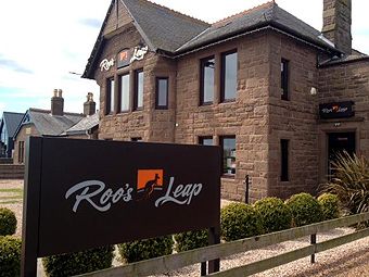 RoosLeap_signage_photo1_H_16K RoosLeap_signage_photo1_H_16K