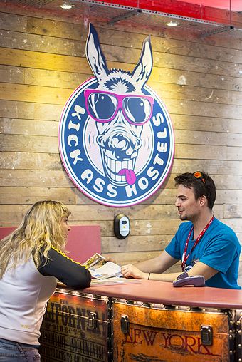 KickAss_foyer_2_H_16K KickAss_foyer_2_H_16K