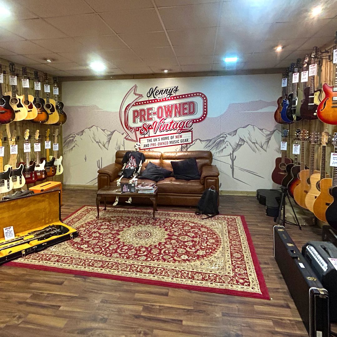 Pre-Owned-Vintage-photo-16K_1080x1080