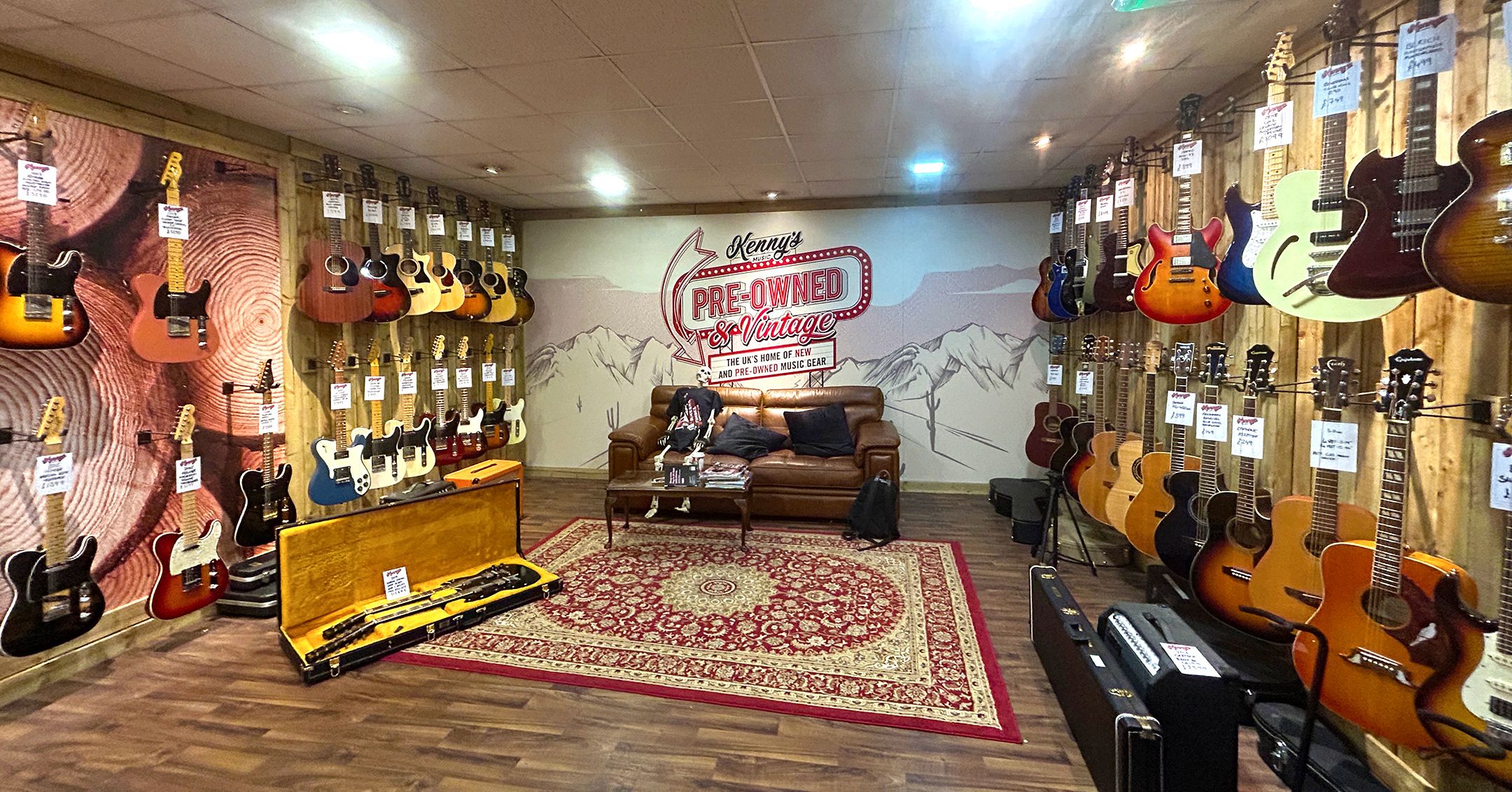 Pre-Owned-Vintage-photo-16K_2160x1132