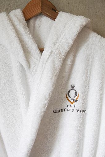 QueensView_robe_H_16K